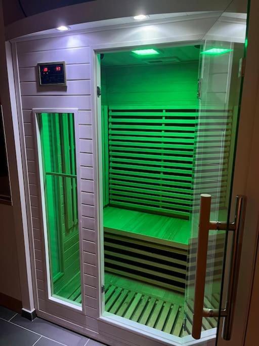 Appartement Glamour Tout Equipe Avec Balneo Et Sauna Nancy Ngoại thất bức ảnh